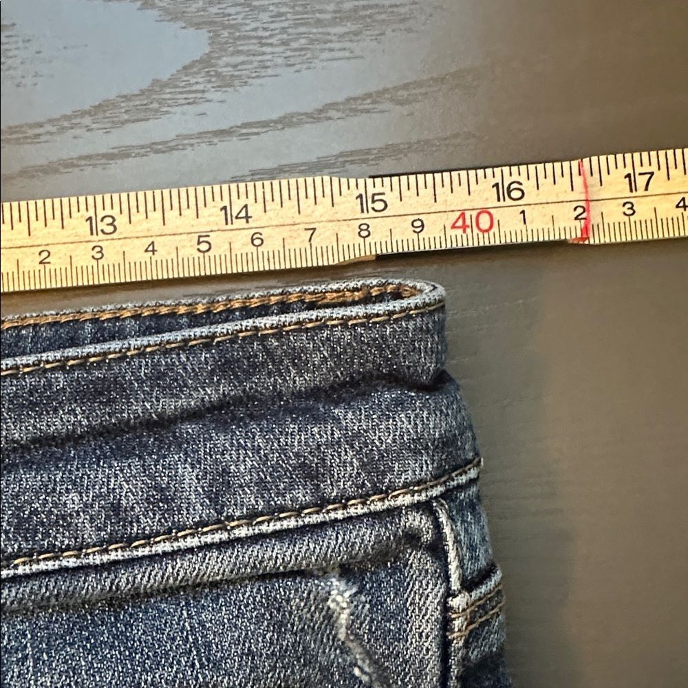 Kut from the Kloth Dark Blue Distressed Cropped Jeans Size 4P - Picture 5 of 6